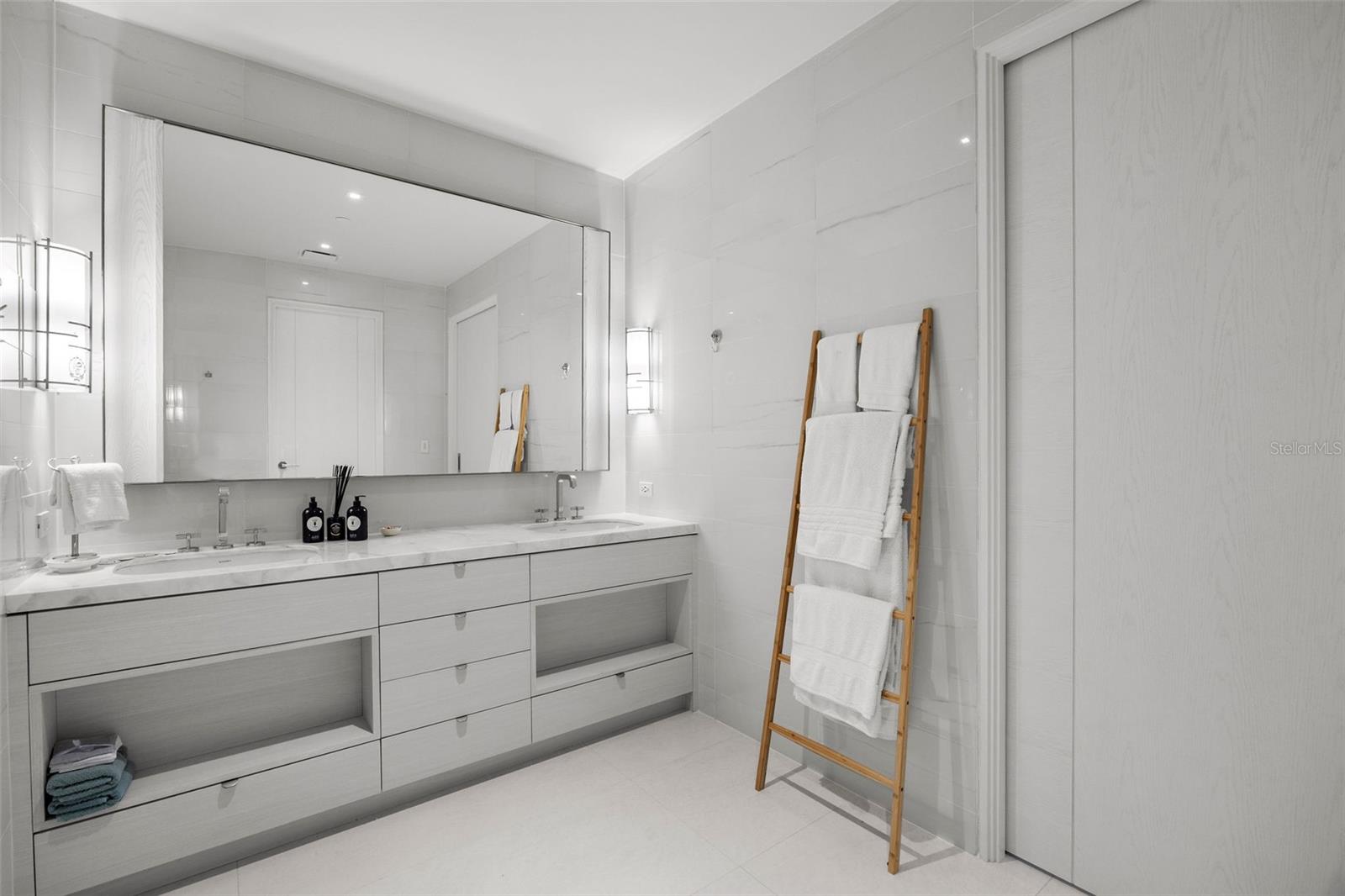 OCEAN DRIVE RESIDENCES - Residential