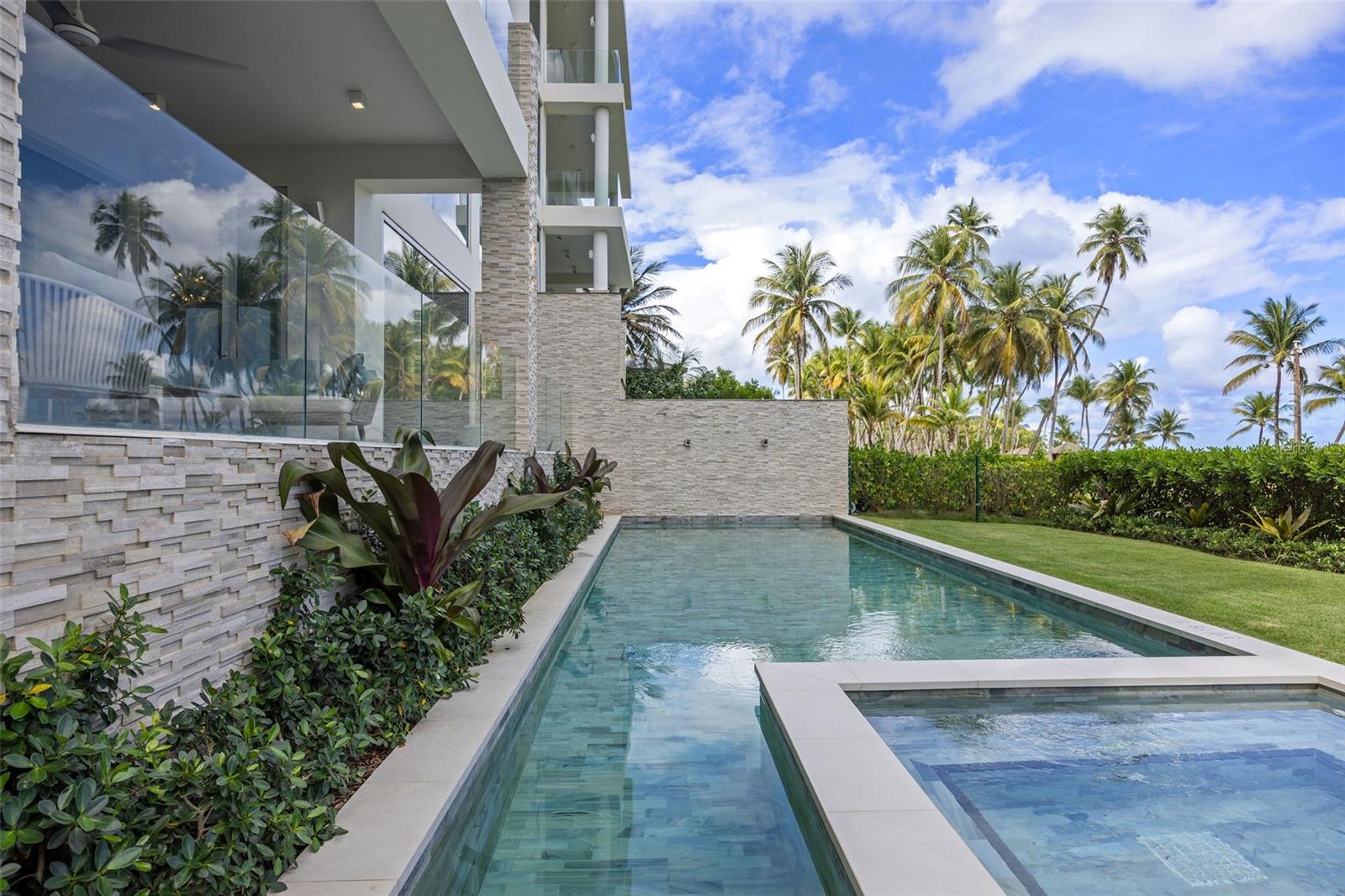 OCEAN DRIVE RESIDENCES - Residential