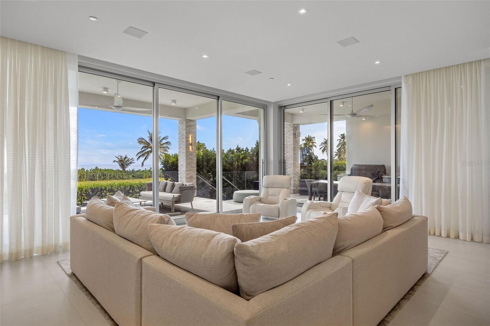 OCEAN DRIVE RESIDENCES - Residential