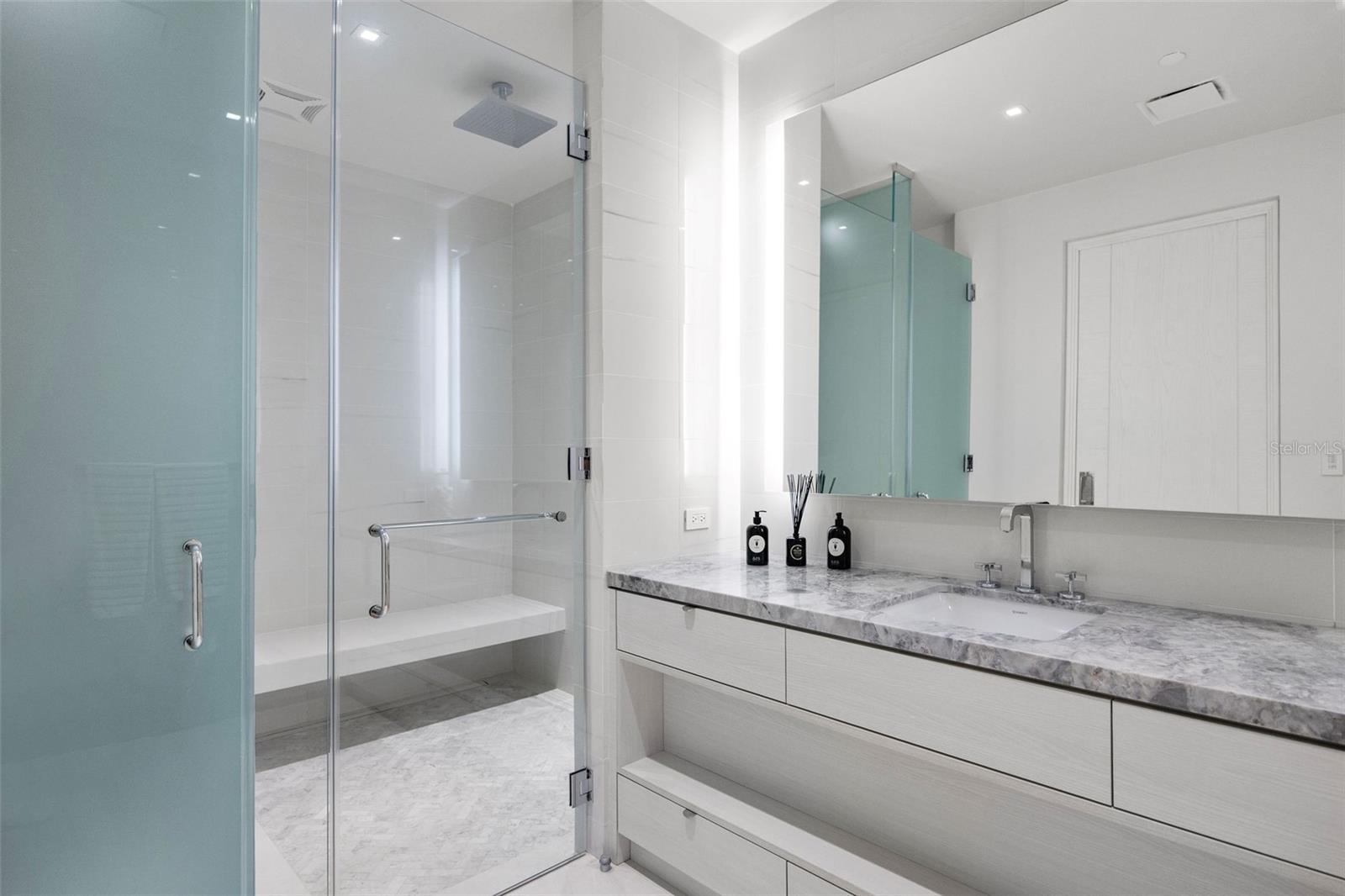 OCEAN DRIVE RESIDENCES - Residential