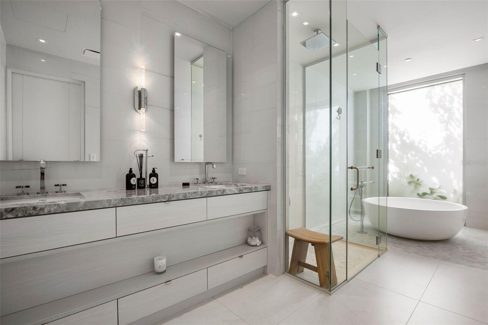 OCEAN DRIVE RESIDENCES - Residential