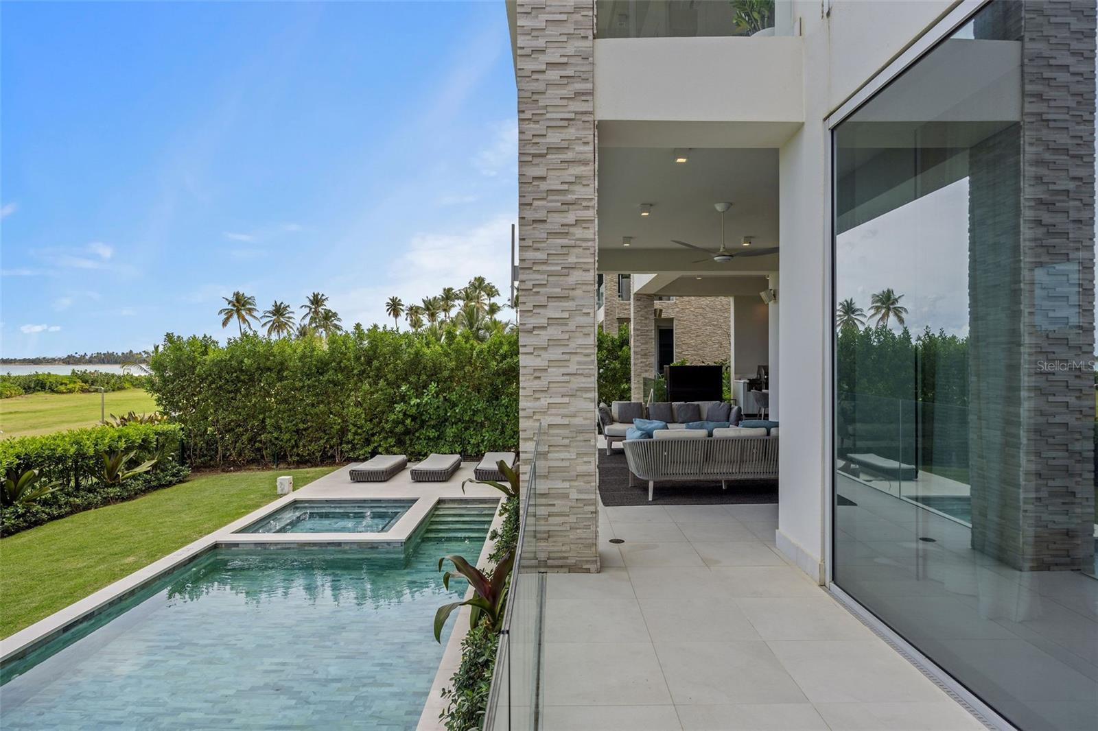 OCEAN DRIVE RESIDENCES - Residential