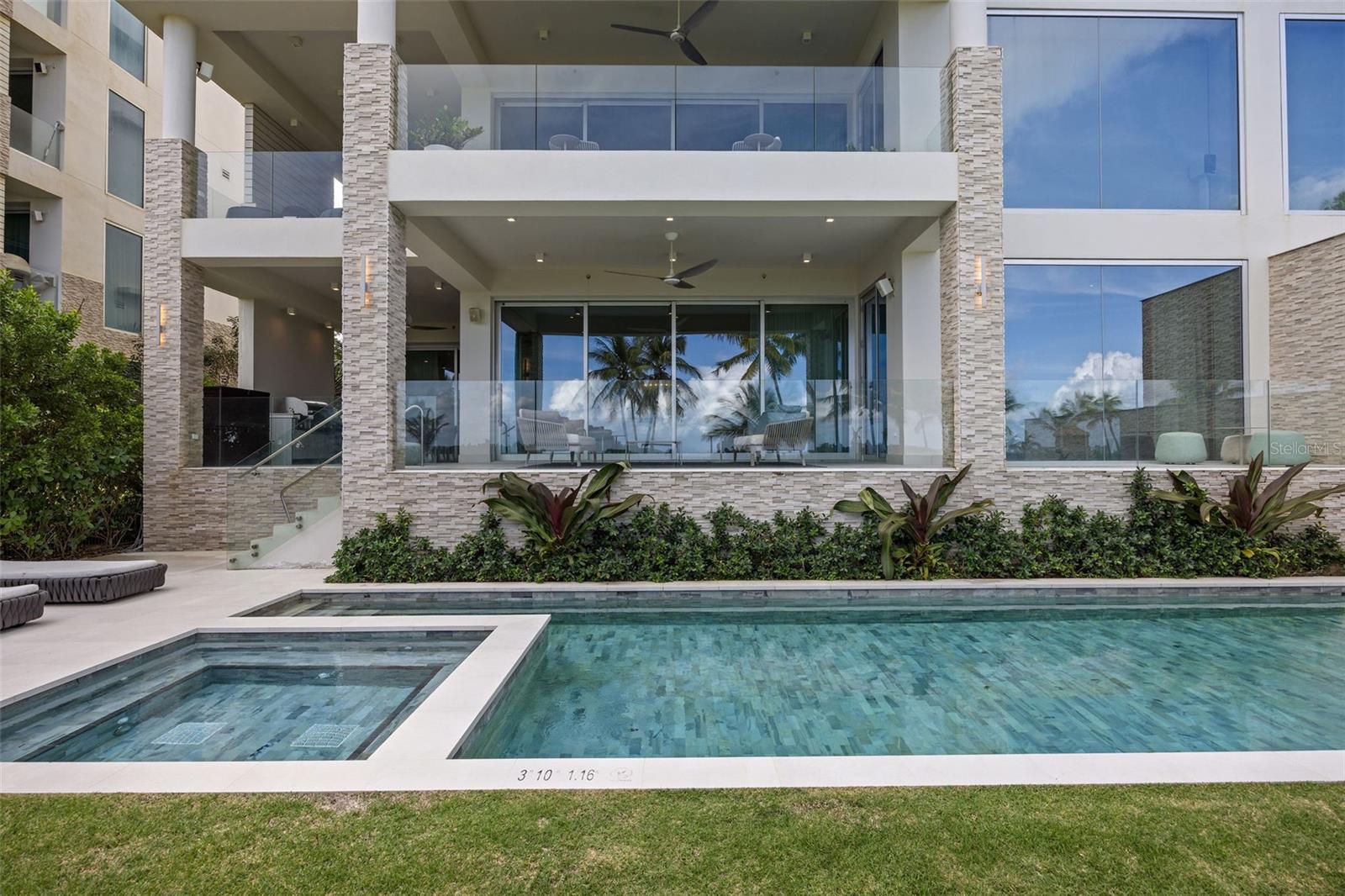 OCEAN DRIVE RESIDENCES - Residential