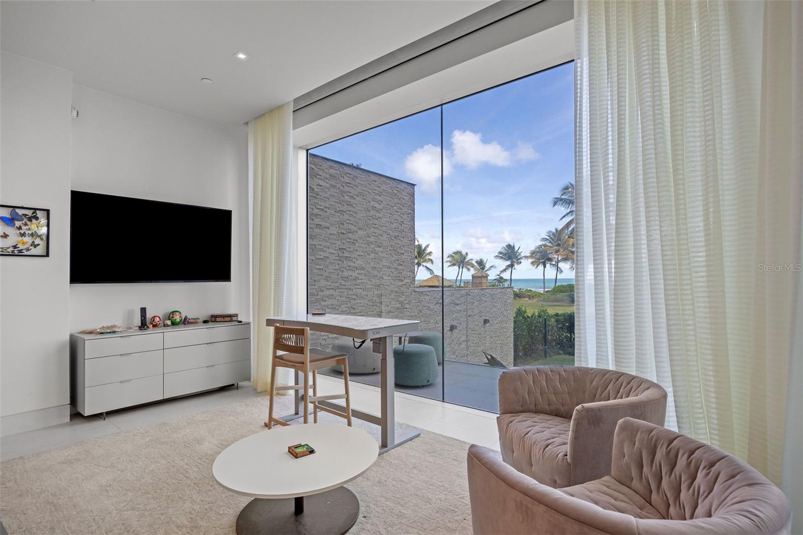 OCEAN DRIVE RESIDENCES - Residential