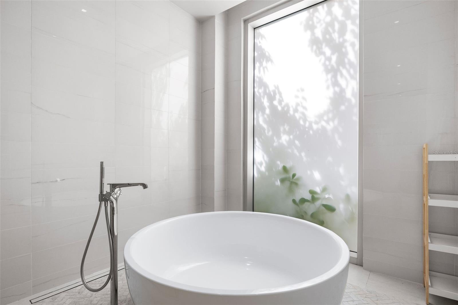 OCEAN DRIVE RESIDENCES - Residential