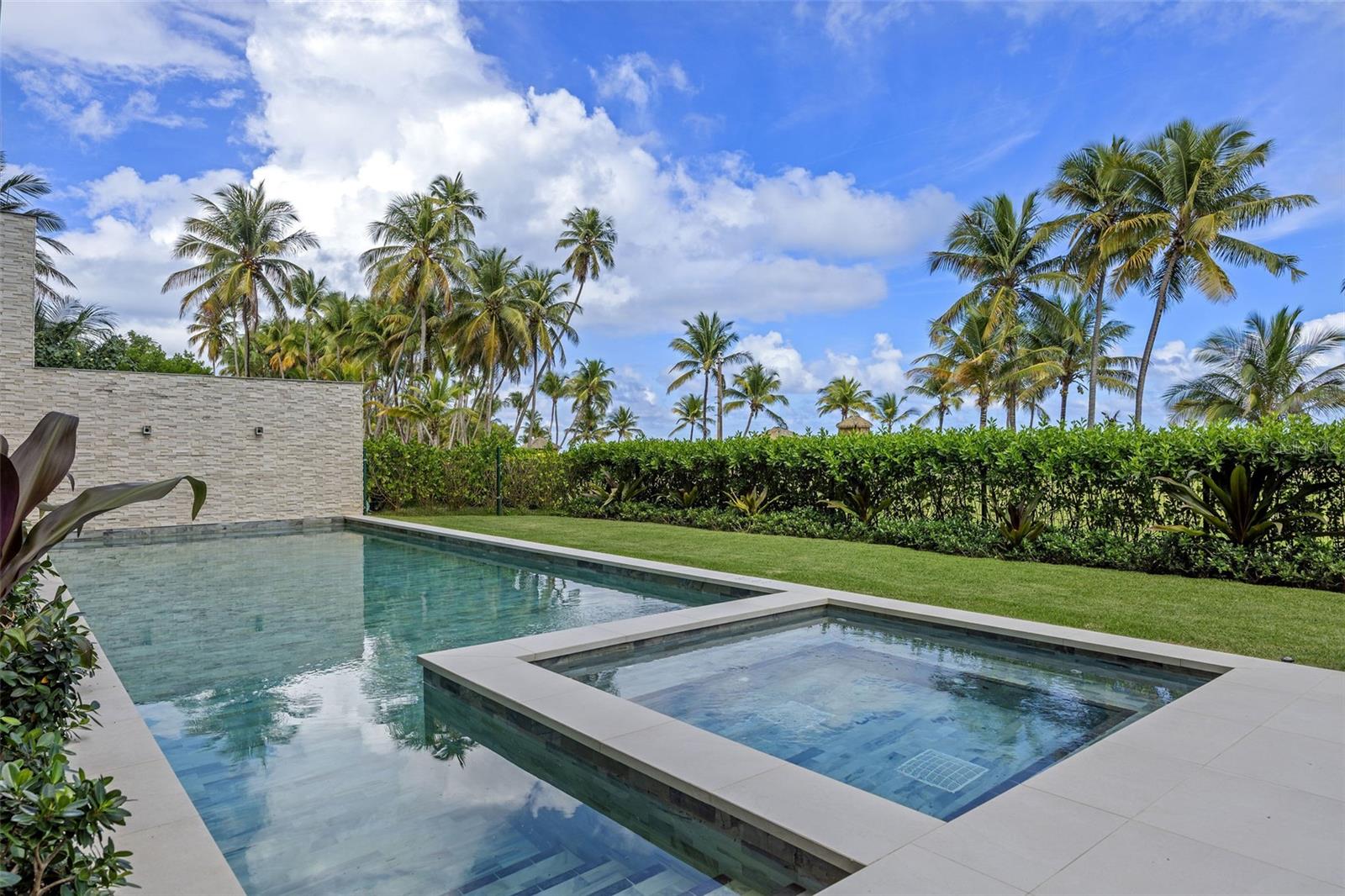 OCEAN DRIVE RESIDENCES - Residential