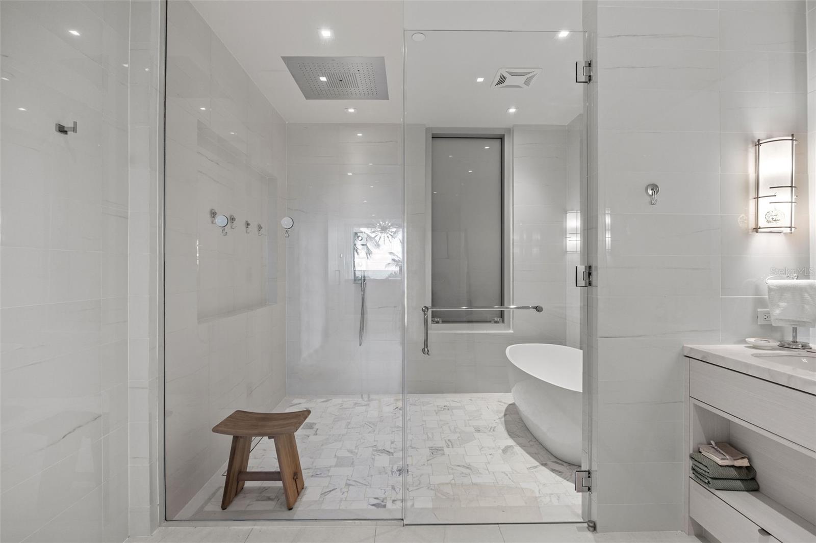 OCEAN DRIVE RESIDENCES - Residential