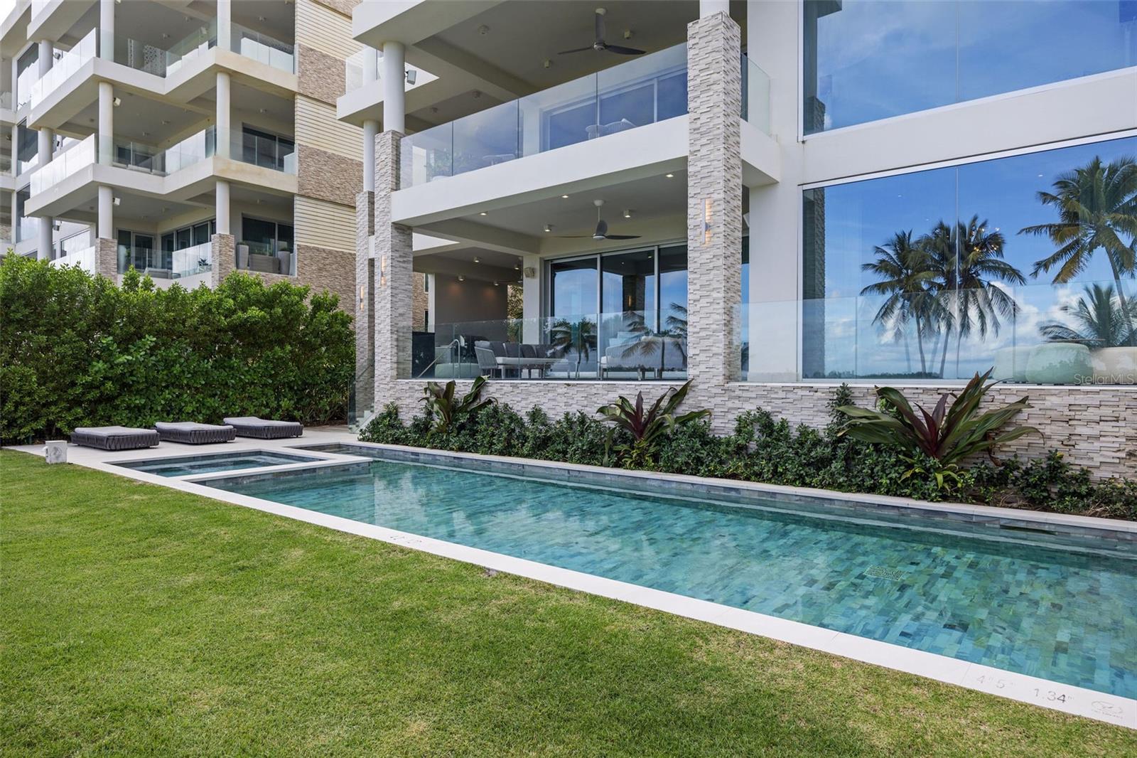 OCEAN DRIVE RESIDENCES - Residential