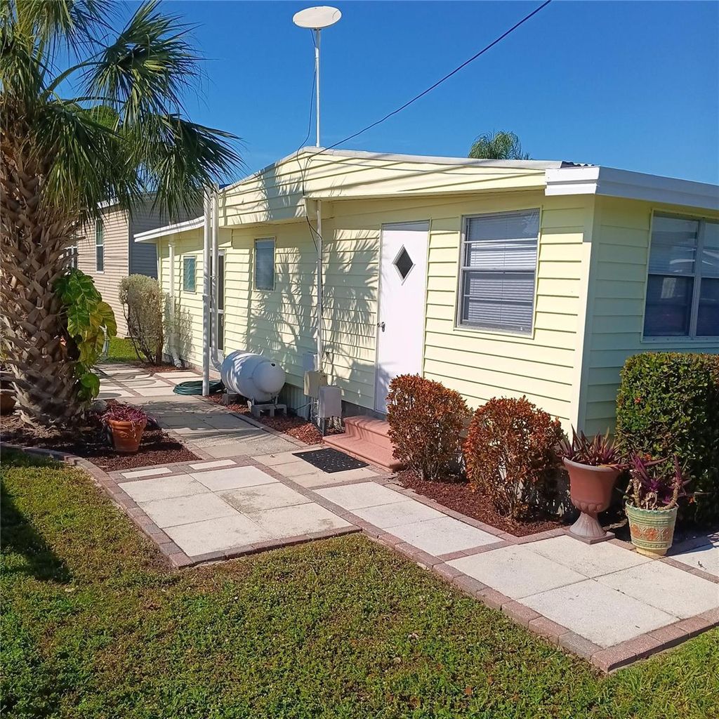 Photo of 810 49th Avenue, Bradenton, FL 34207 (MLS # O6375000)