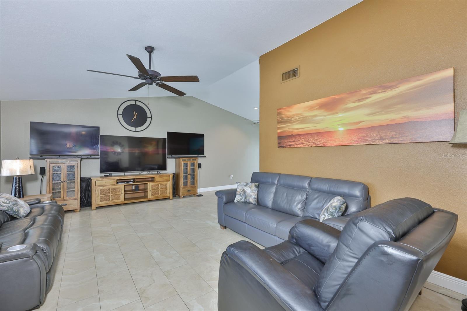 OAKHURST TRAILS - Residential