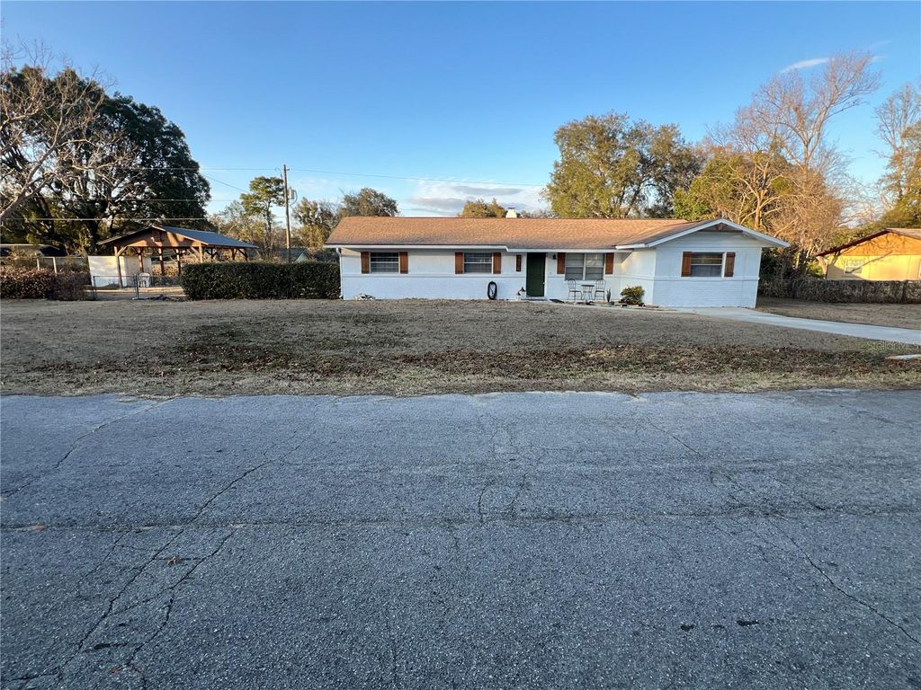 Photo of 5561 NE 5th Place, Ocala, FL 34470 (MLS # OM718756)