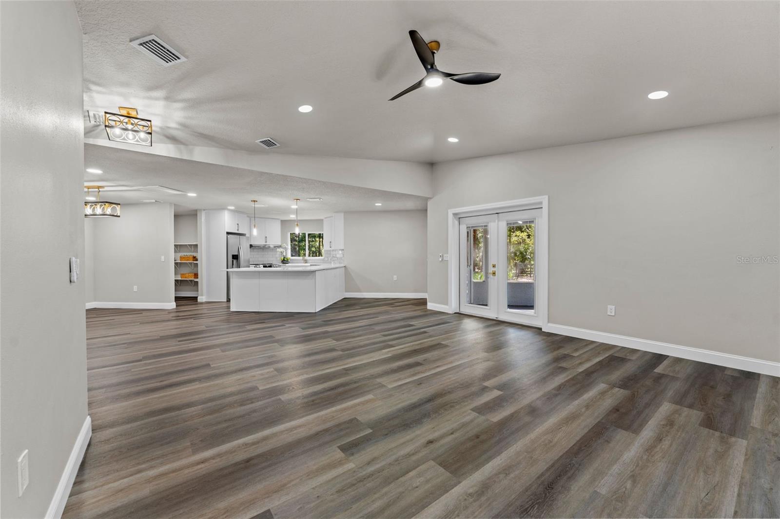 TAMPA HLNDS - Residential