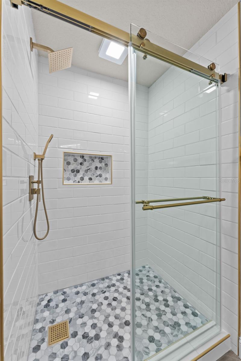 TAMPA HLNDS - Residential