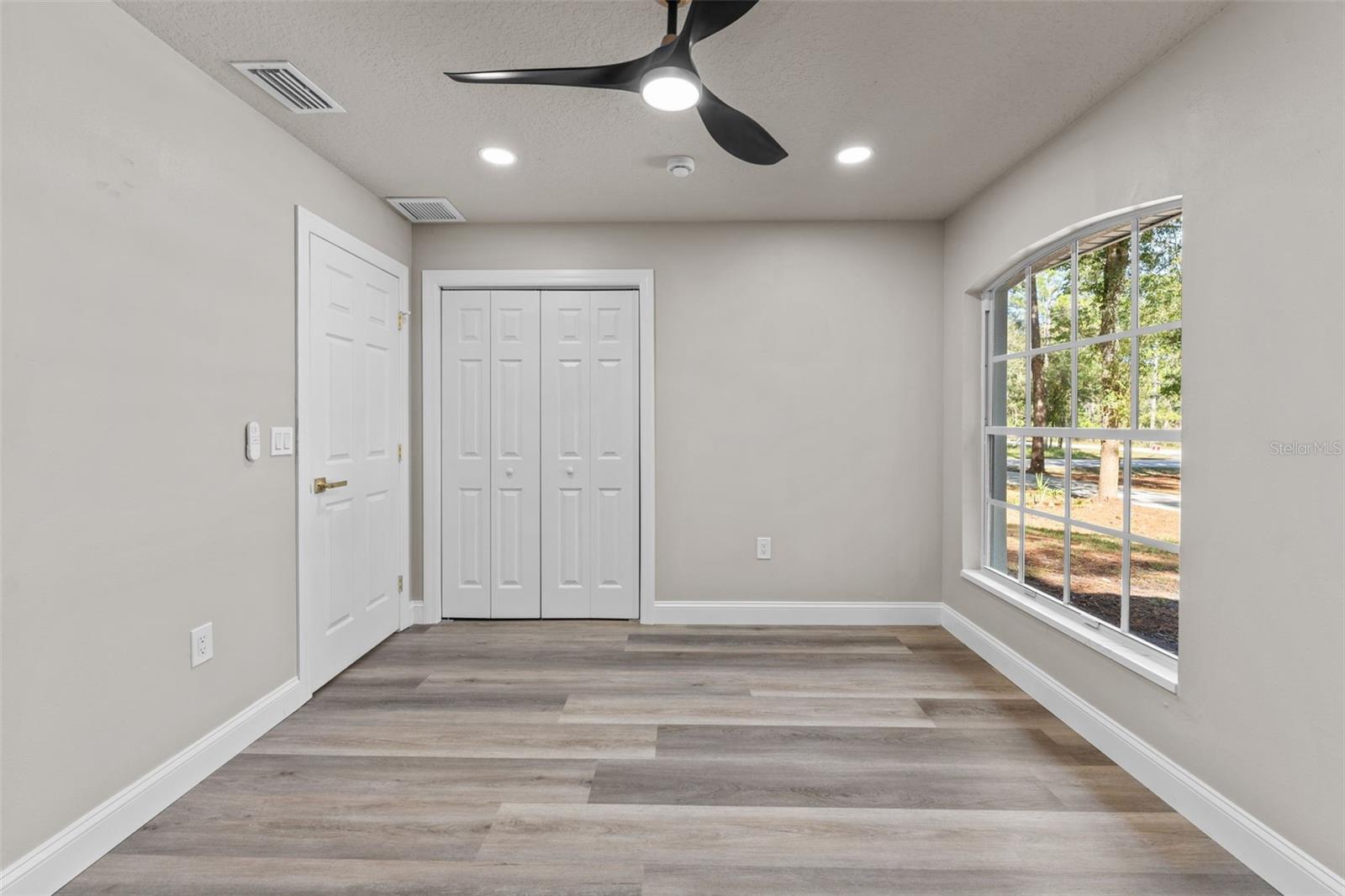 TAMPA HLNDS - Residential