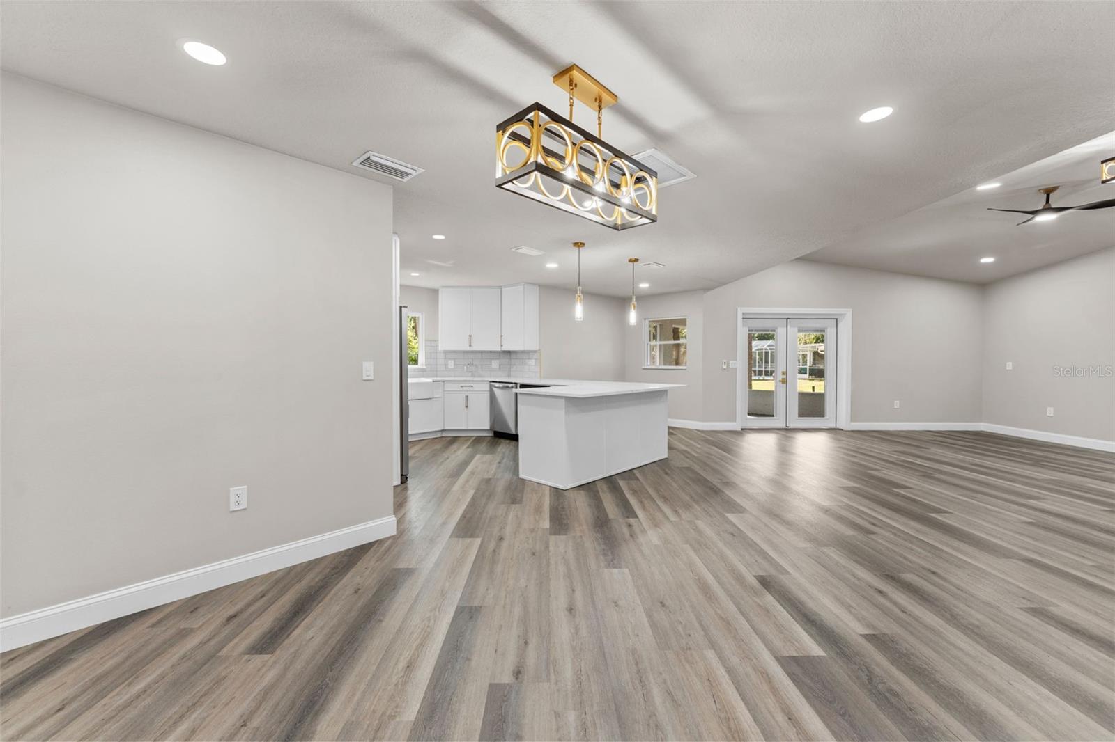 TAMPA HLNDS - Residential