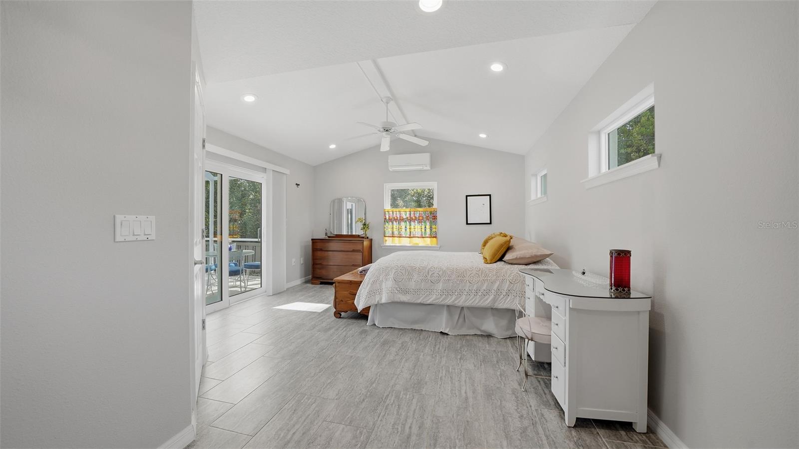 HAMLETS GROVE - Residential