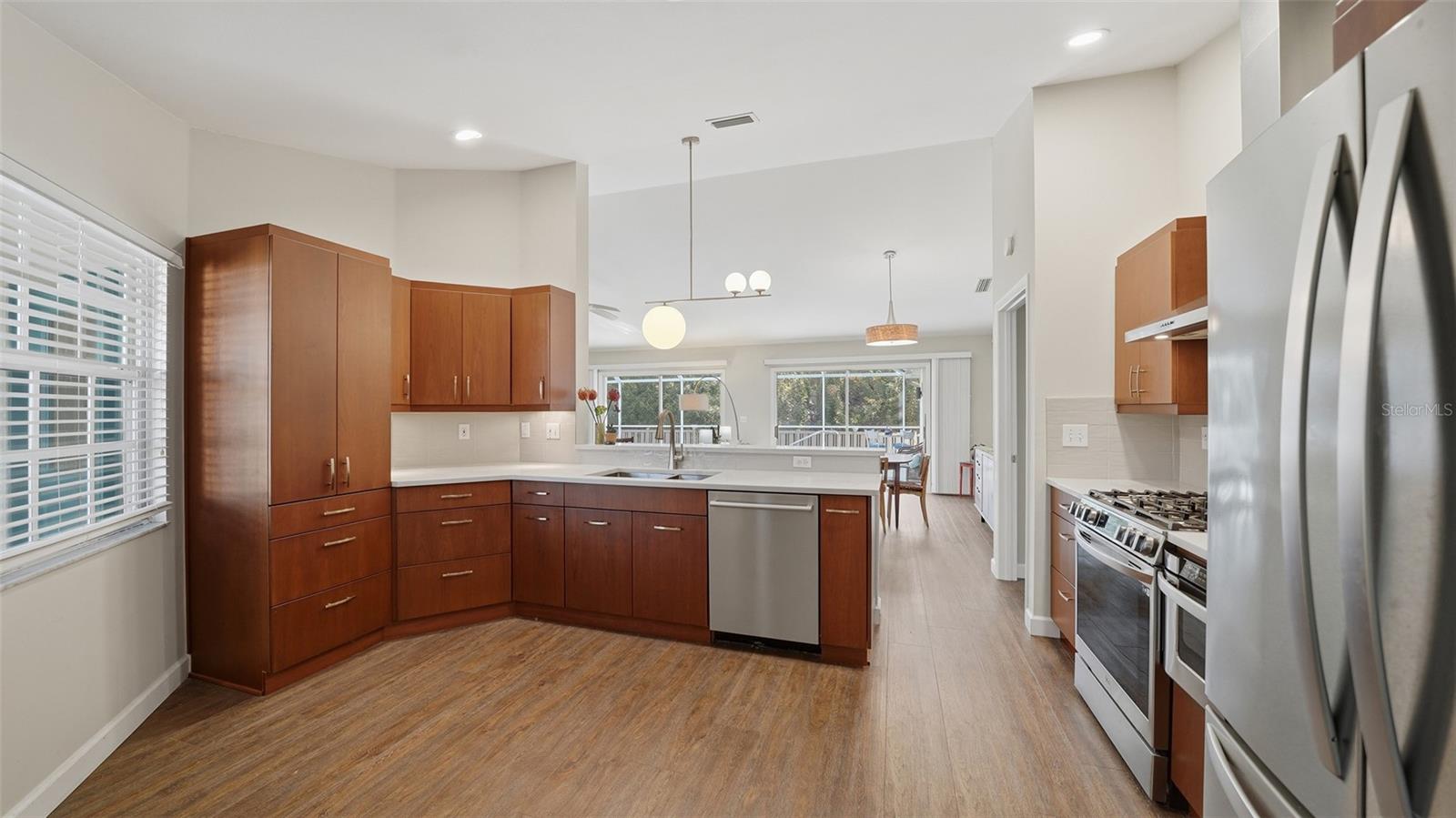 HAMLETS GROVE - Residential