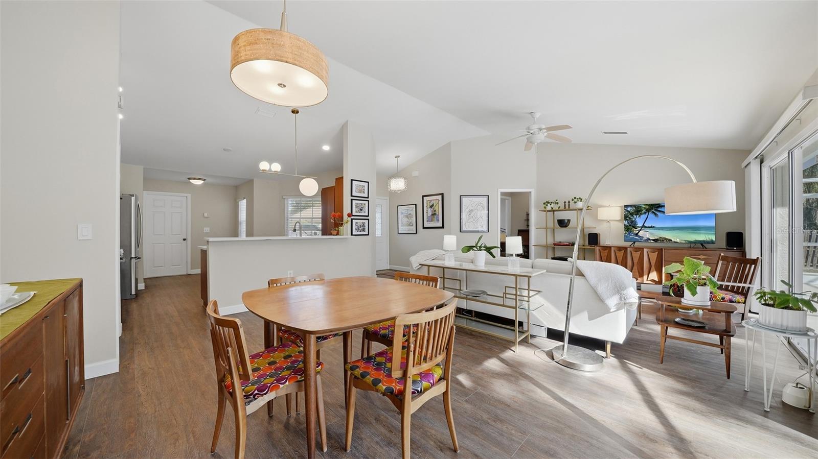 HAMLETS GROVE - Residential