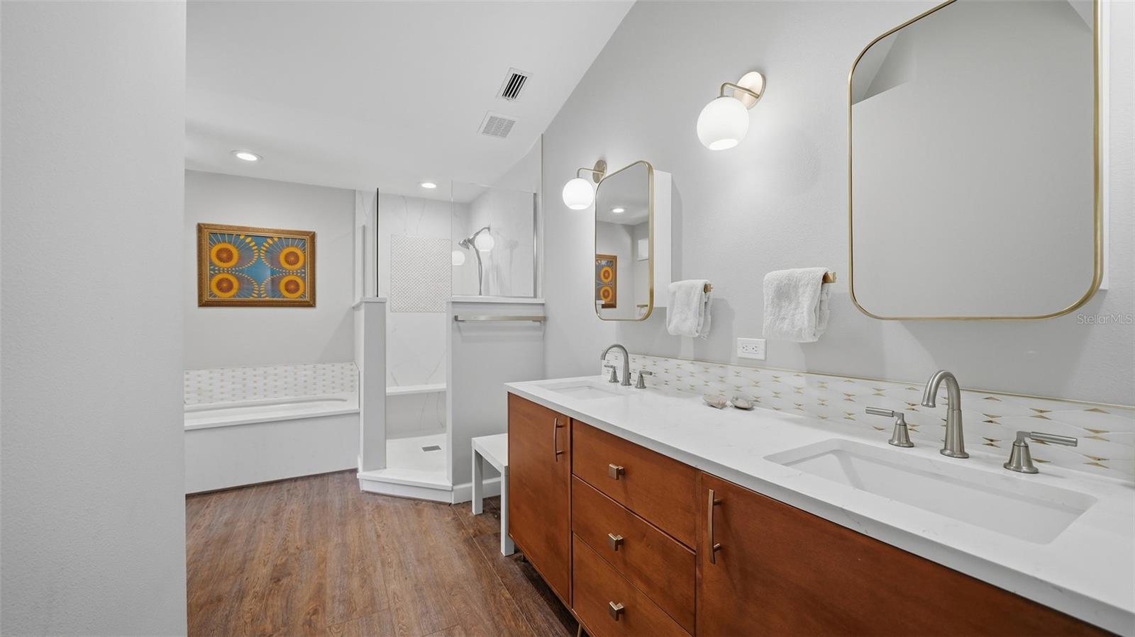 HAMLETS GROVE - Residential