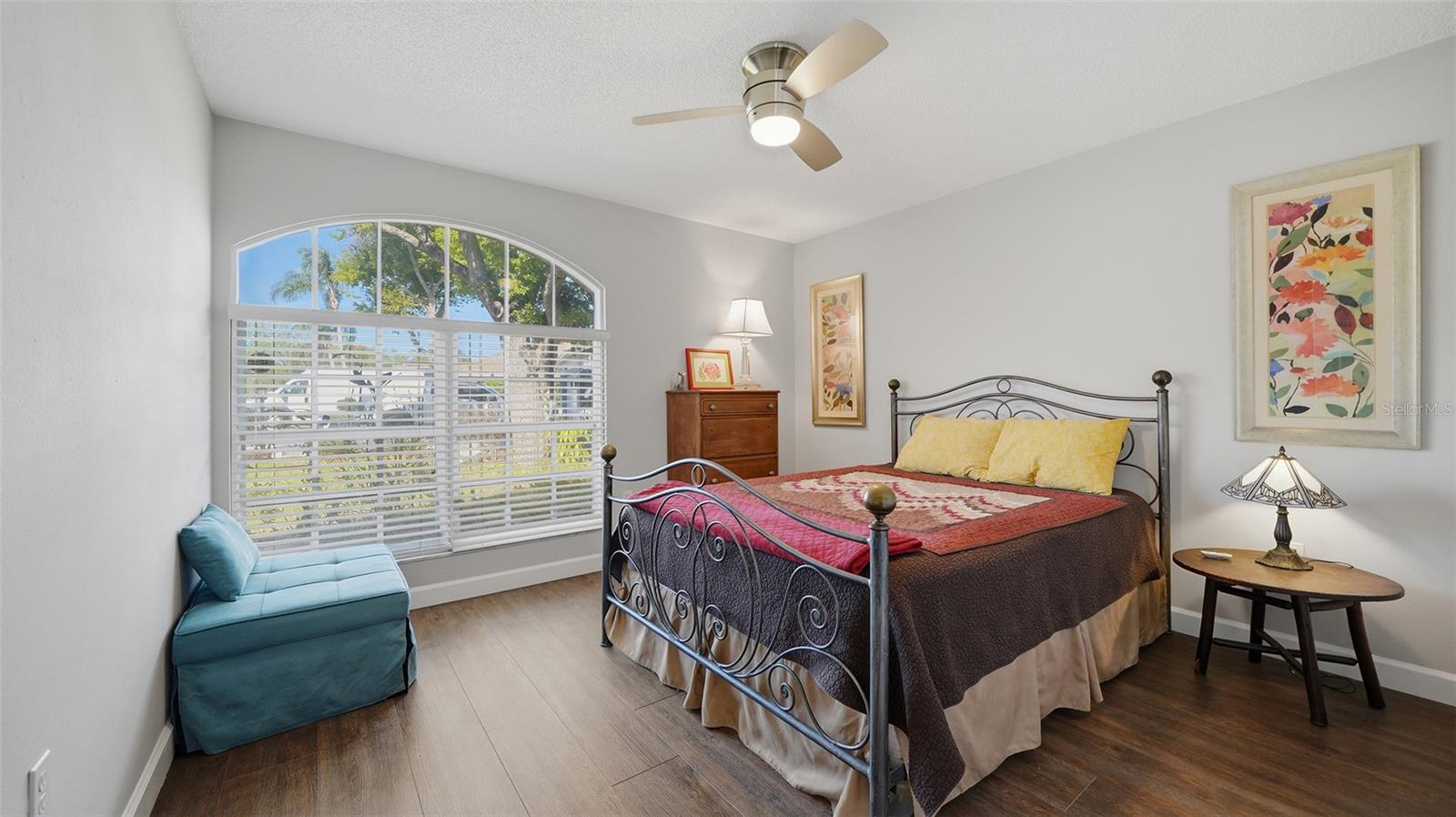 HAMLETS GROVE - Residential