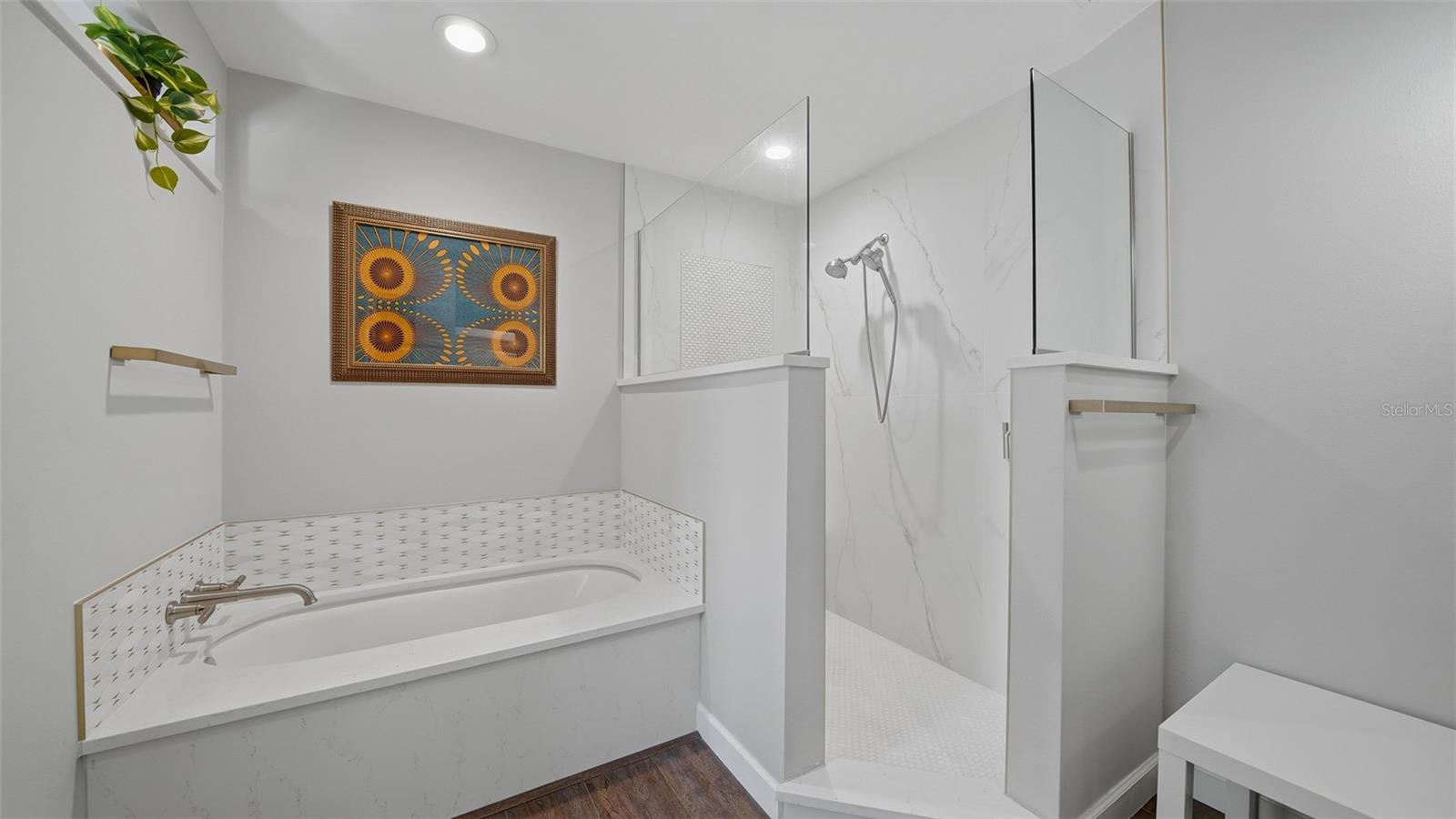 HAMLETS GROVE - Residential