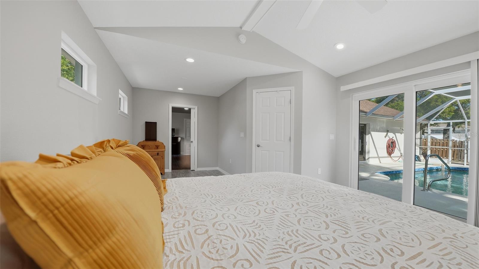 HAMLETS GROVE - Residential