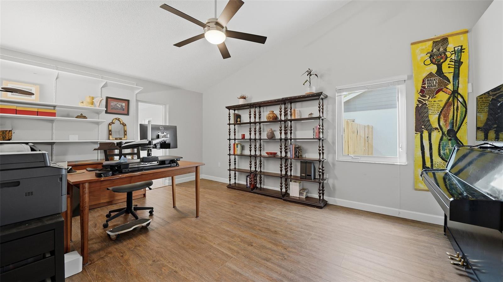 HAMLETS GROVE - Residential