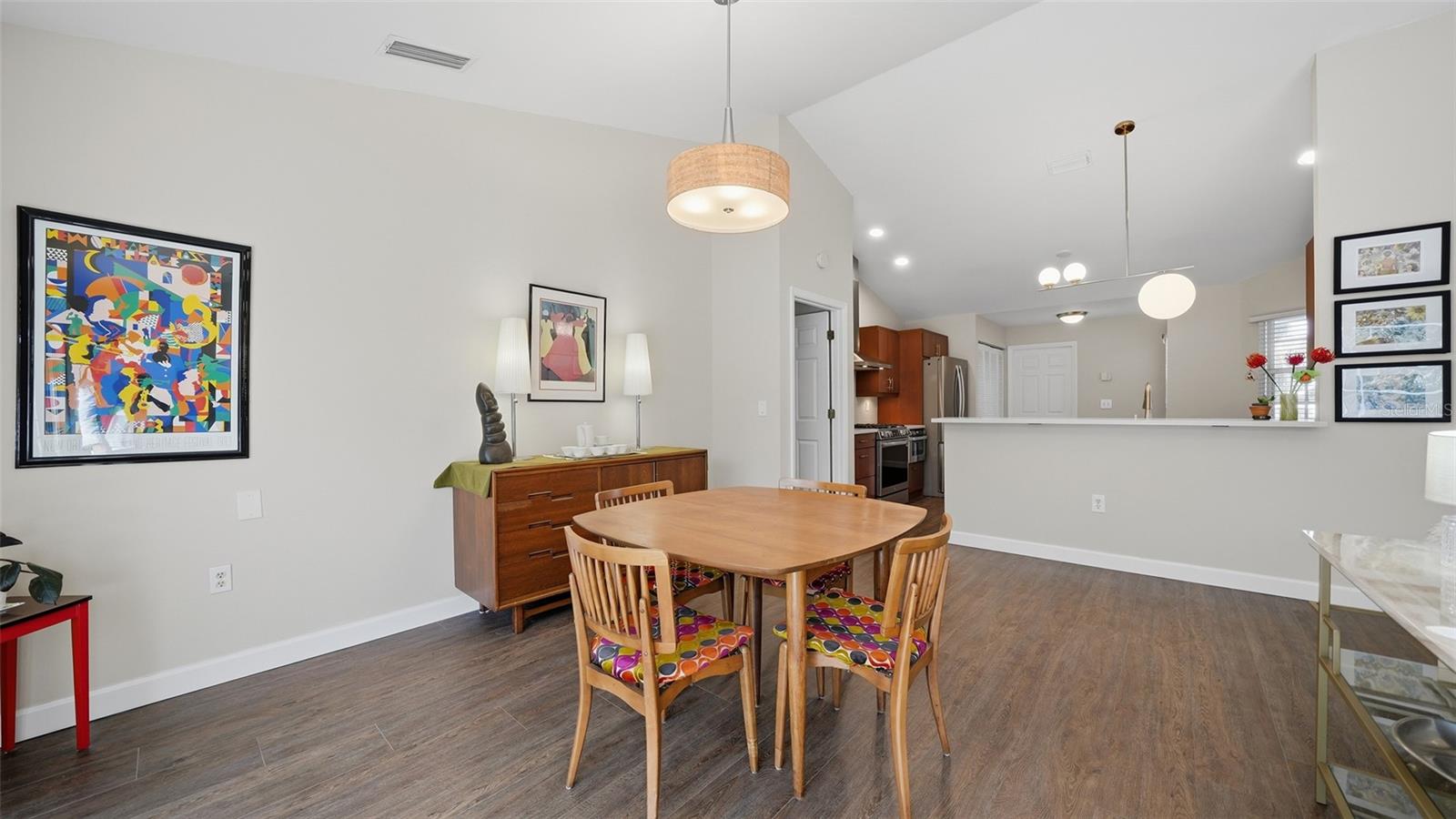 HAMLETS GROVE - Residential