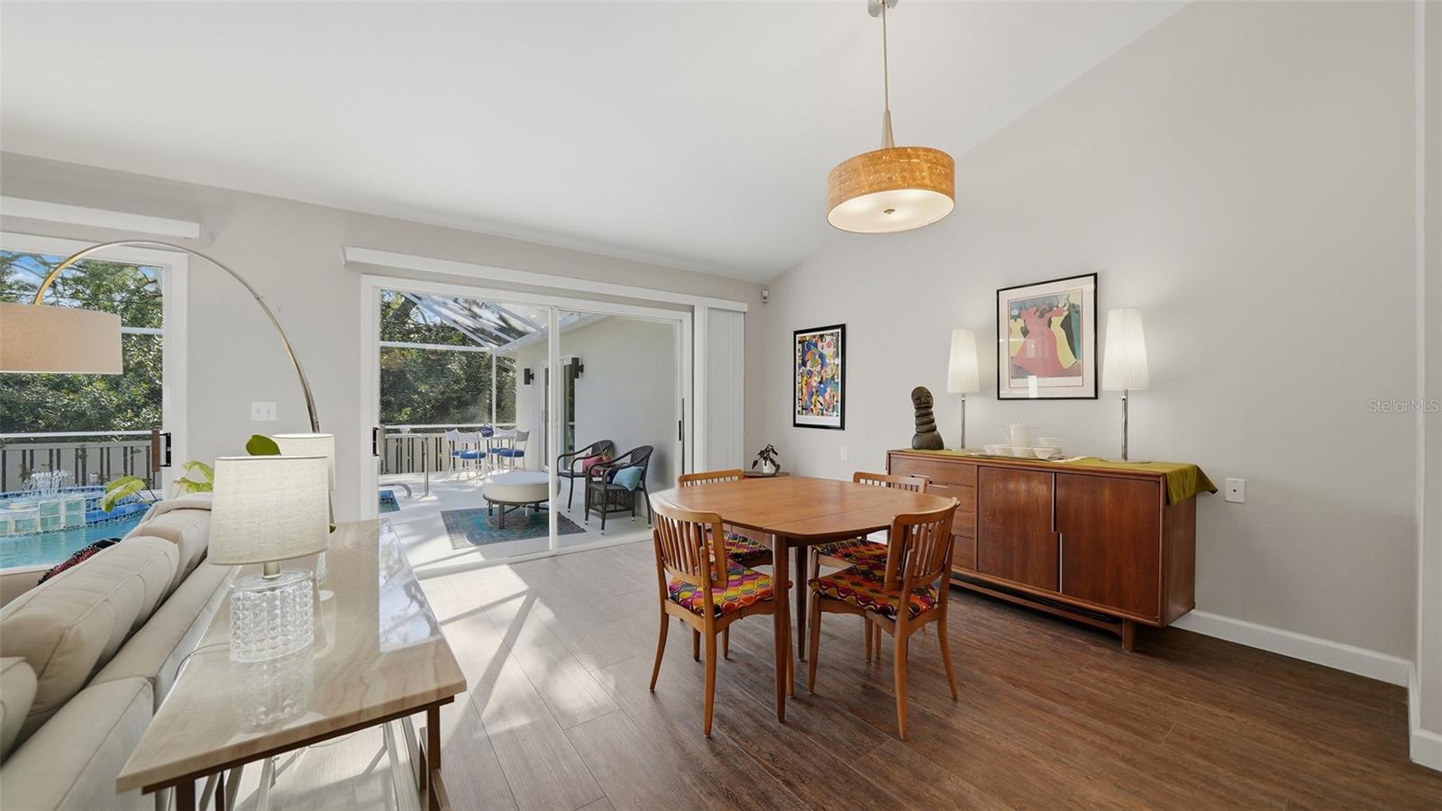 HAMLETS GROVE - Residential