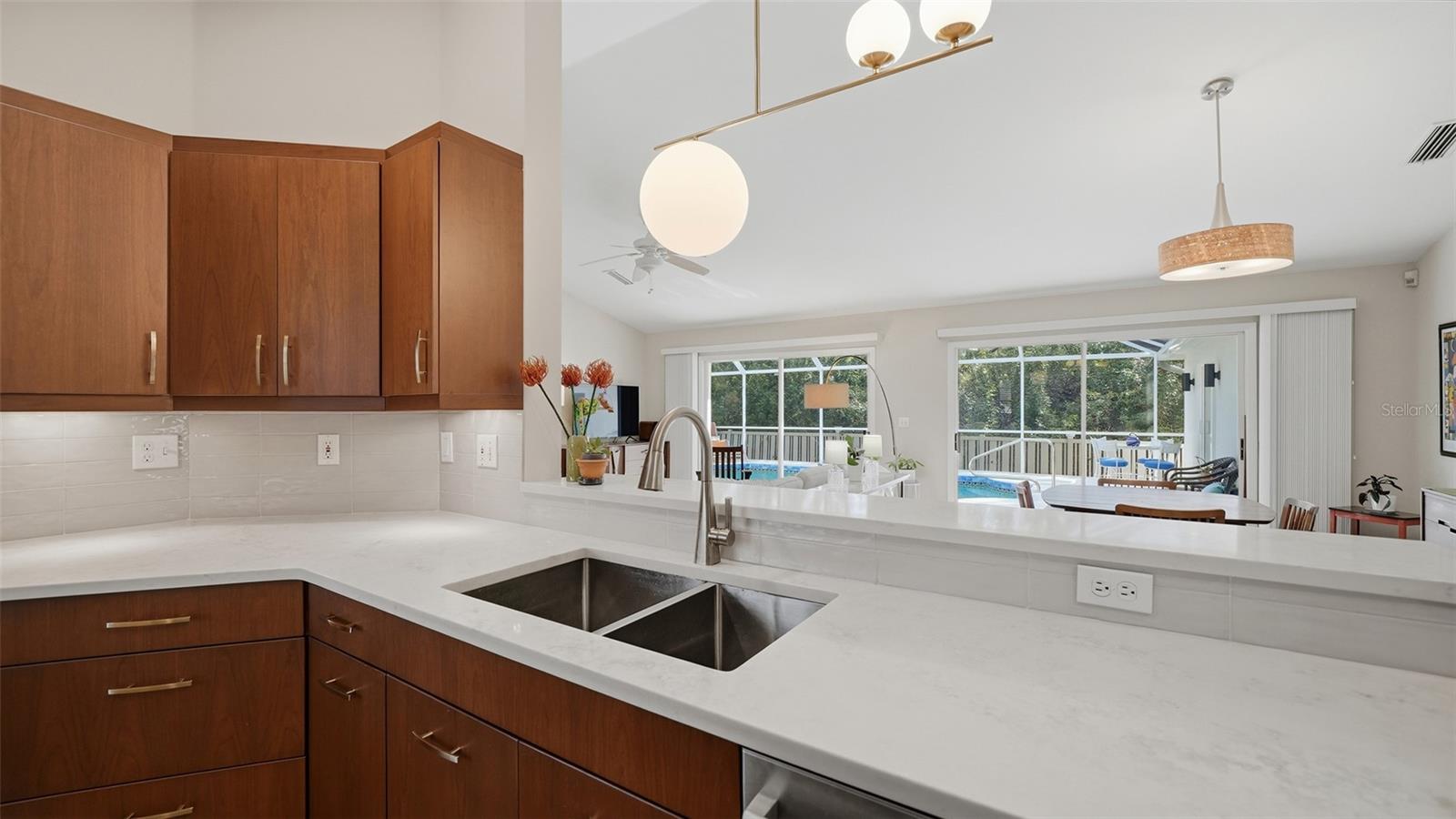 HAMLETS GROVE - Residential