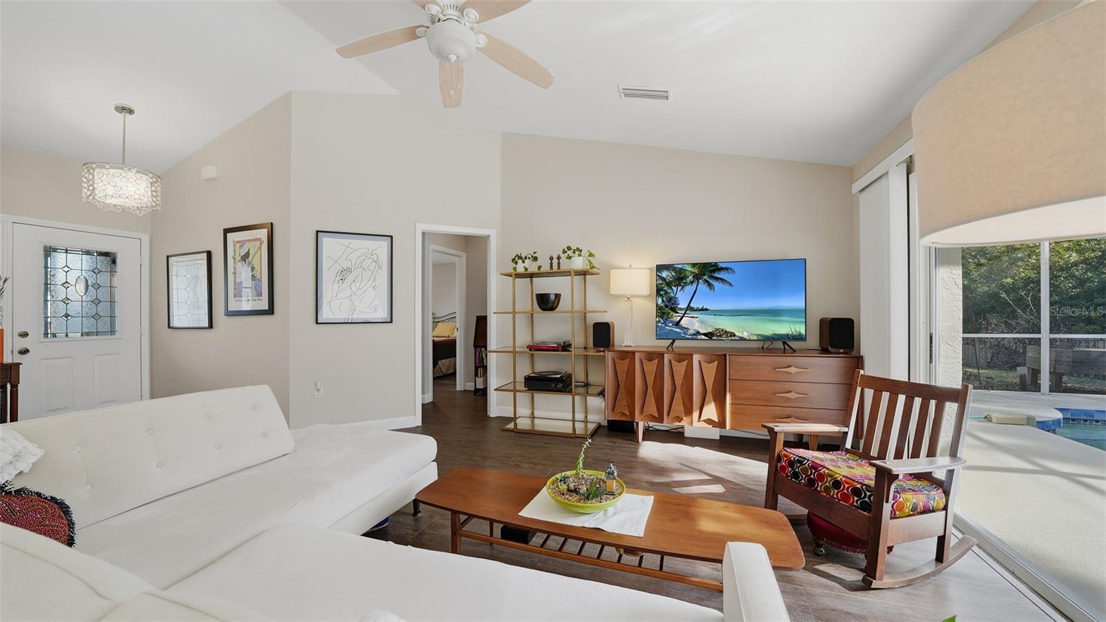 HAMLETS GROVE - Residential