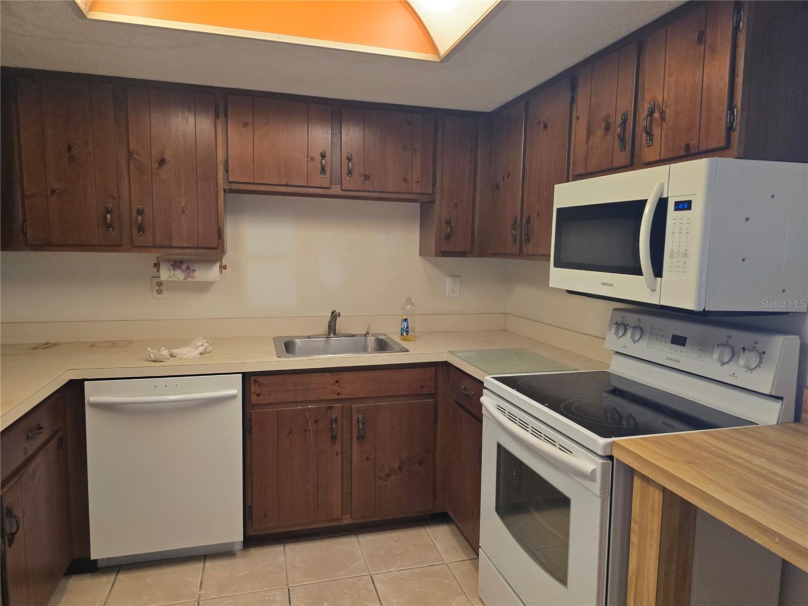 512 FAIRWAYS CIRCLE A