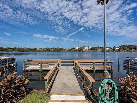 A home in WINTER HAVEN