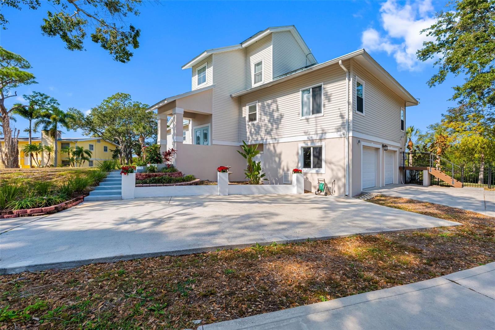 1580 MACCHESNEY DRIVE