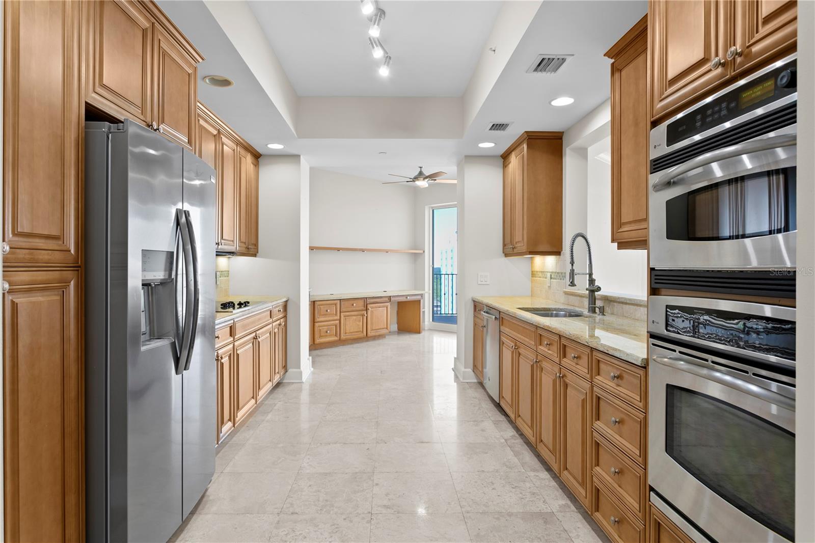 PARKSHORE PLAZA CONDO - Residential