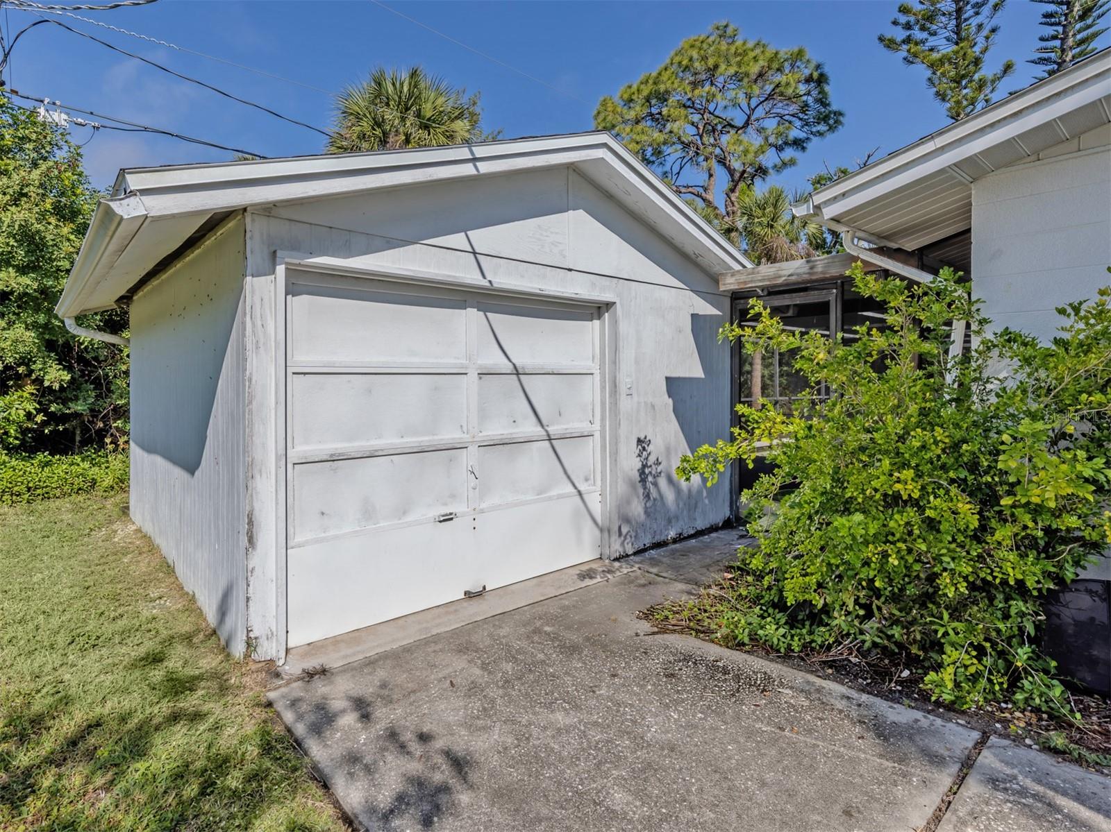 SOUTH VENICE - Residential