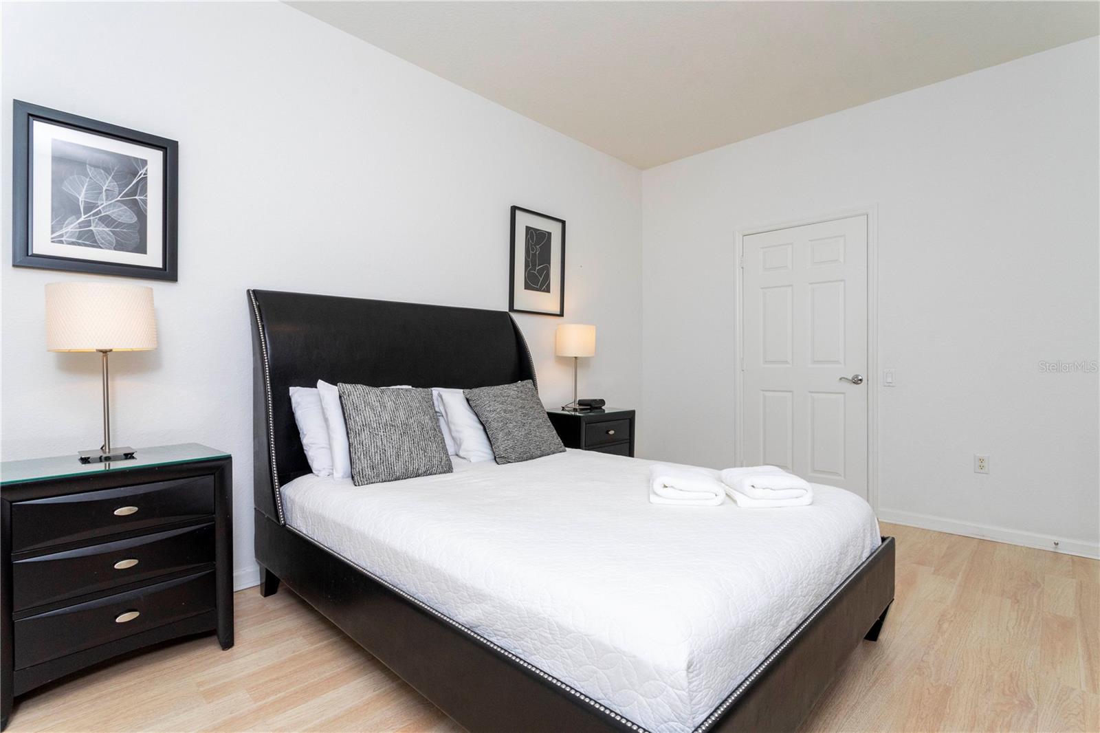 VISTA CAY AT HARBOR SQUARE CONDO PH 8 - Residential