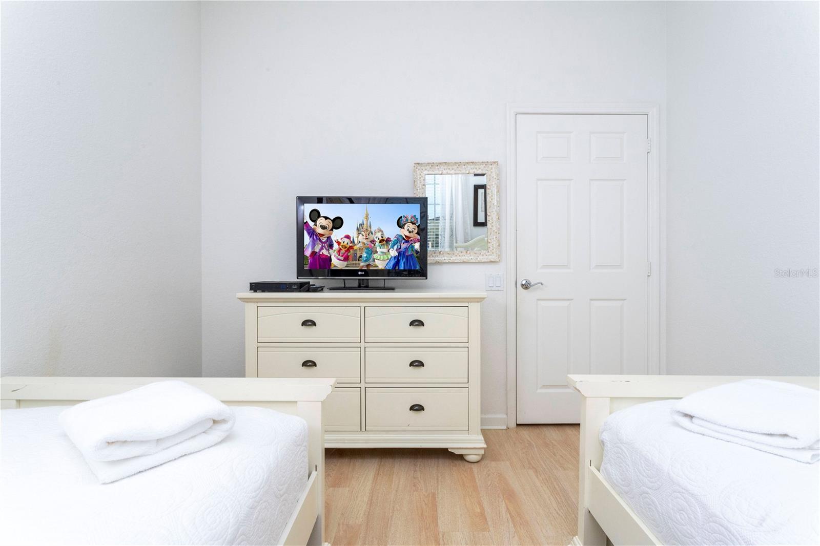 VISTA CAY AT HARBOR SQUARE CONDO PH 8 - Residential