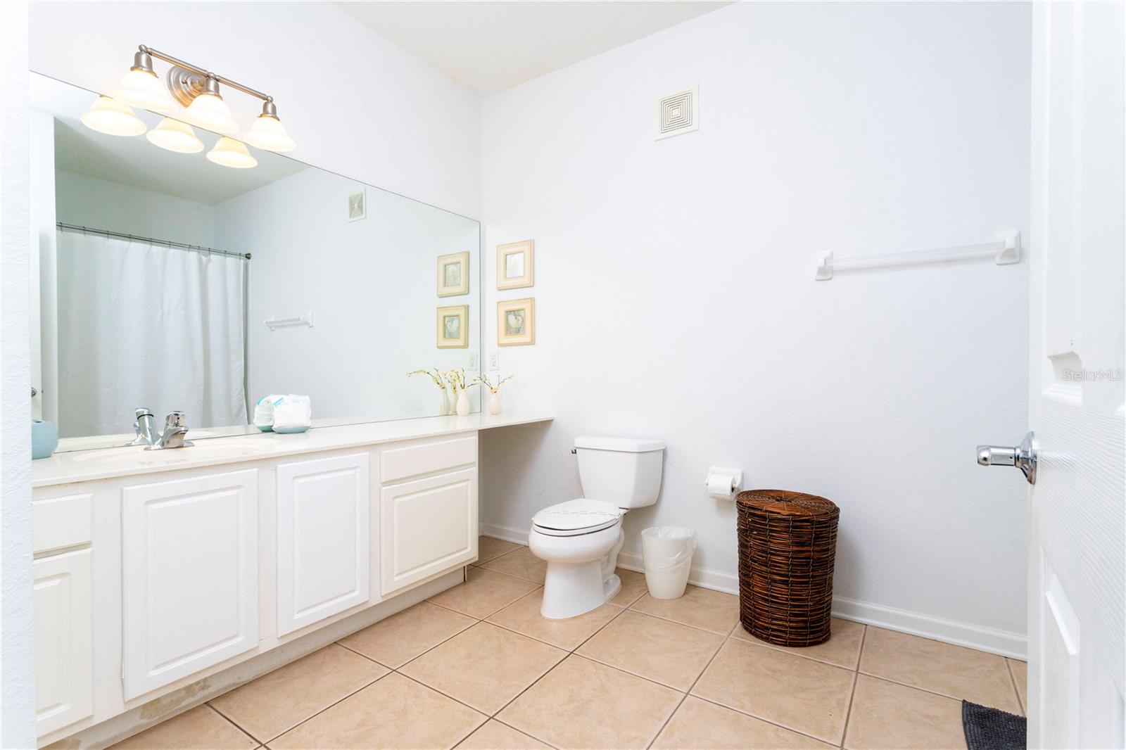 VISTA CAY AT HARBOR SQUARE CONDO PH 8 - Residential