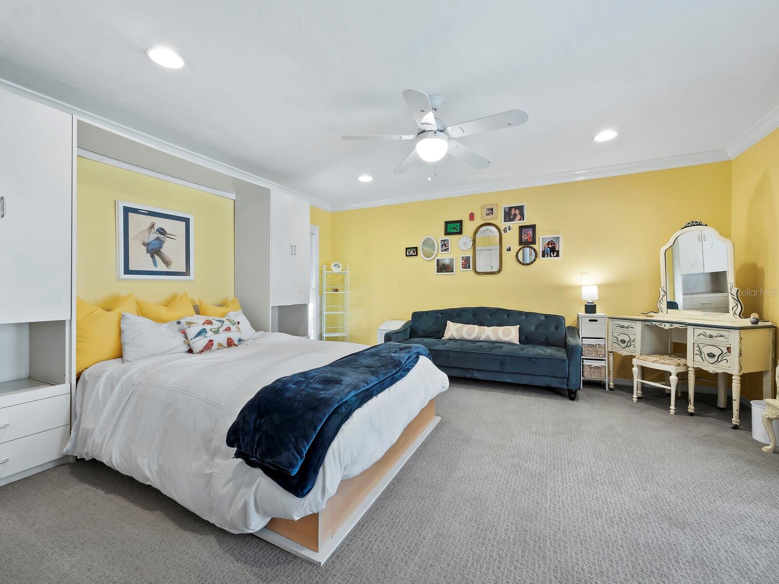 HIDDEN HARBOR - Residential