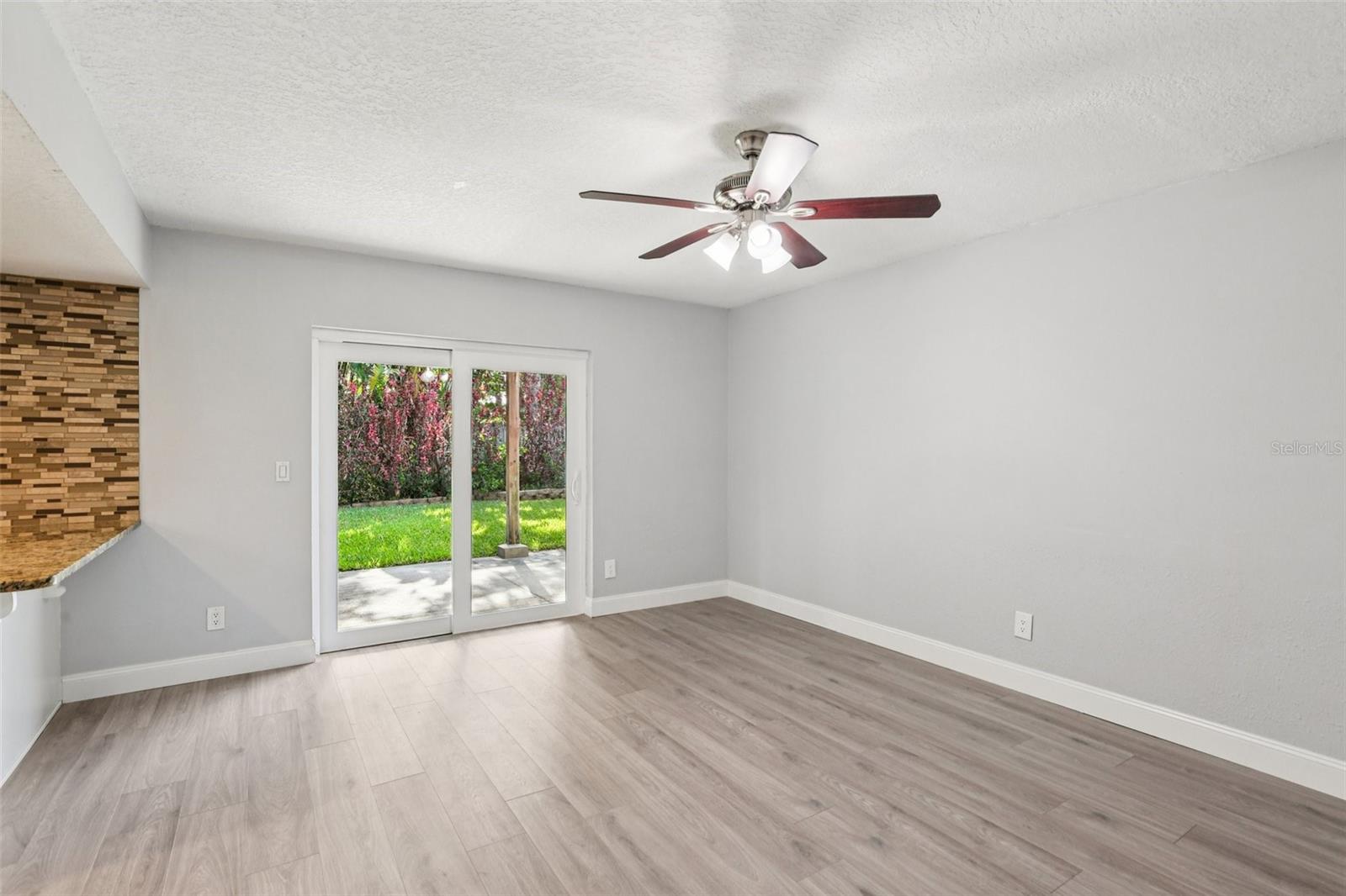 HILLTOP GROVES ESTATES - Residential