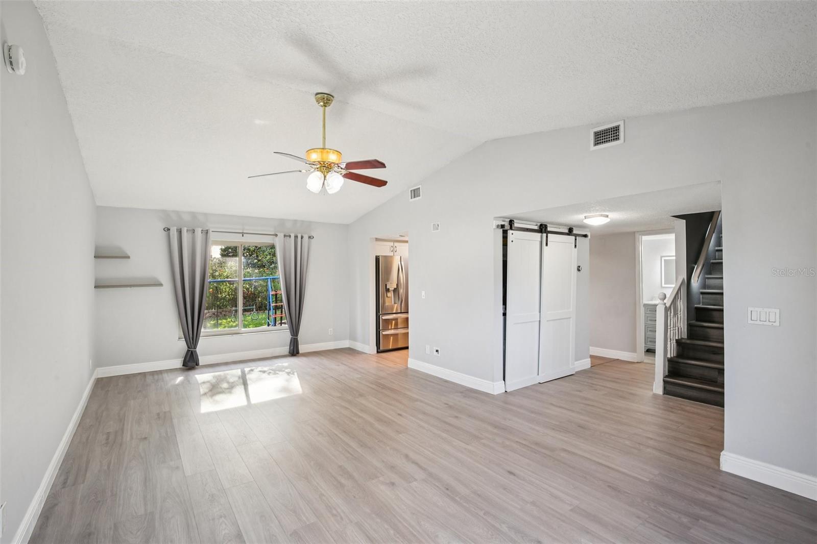 HILLTOP GROVES ESTATES - Residential