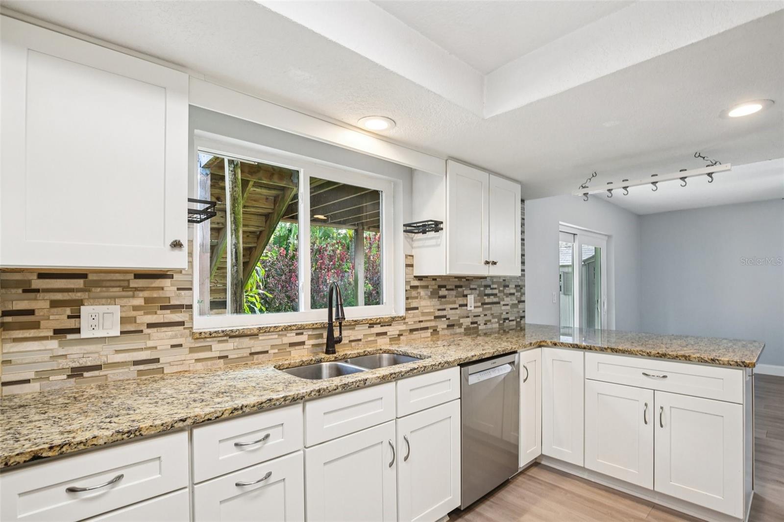 HILLTOP GROVES ESTATES - Residential