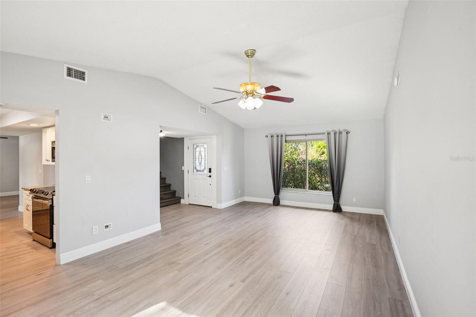 HILLTOP GROVES ESTATES - Residential