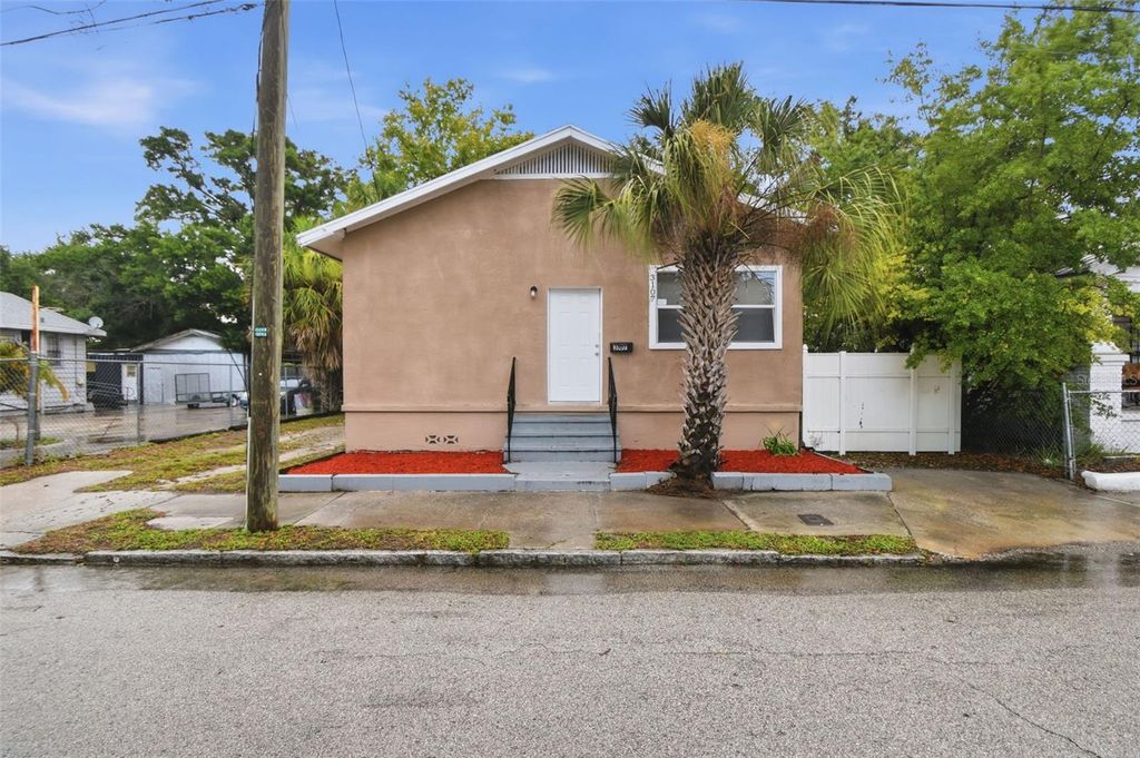 Photo of 3107 N 16th Street, Tampa, FL 33605 (MLS # O6417110)