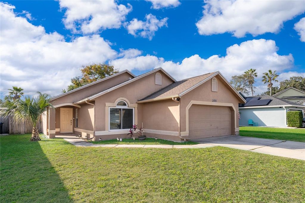 Photo of 1005 Sugarberry Trail, Oviedo, FL 32765 (MLS # O6373697)