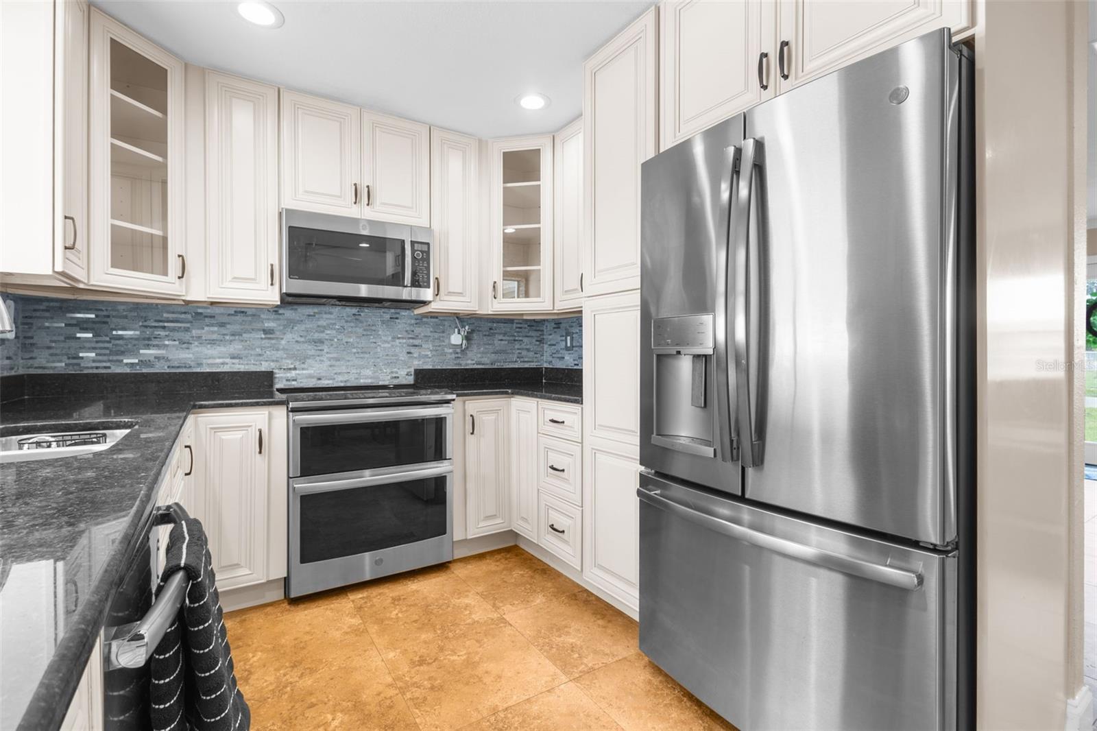 TROPICAL TERRACE UNIT 4 - Residential Lease