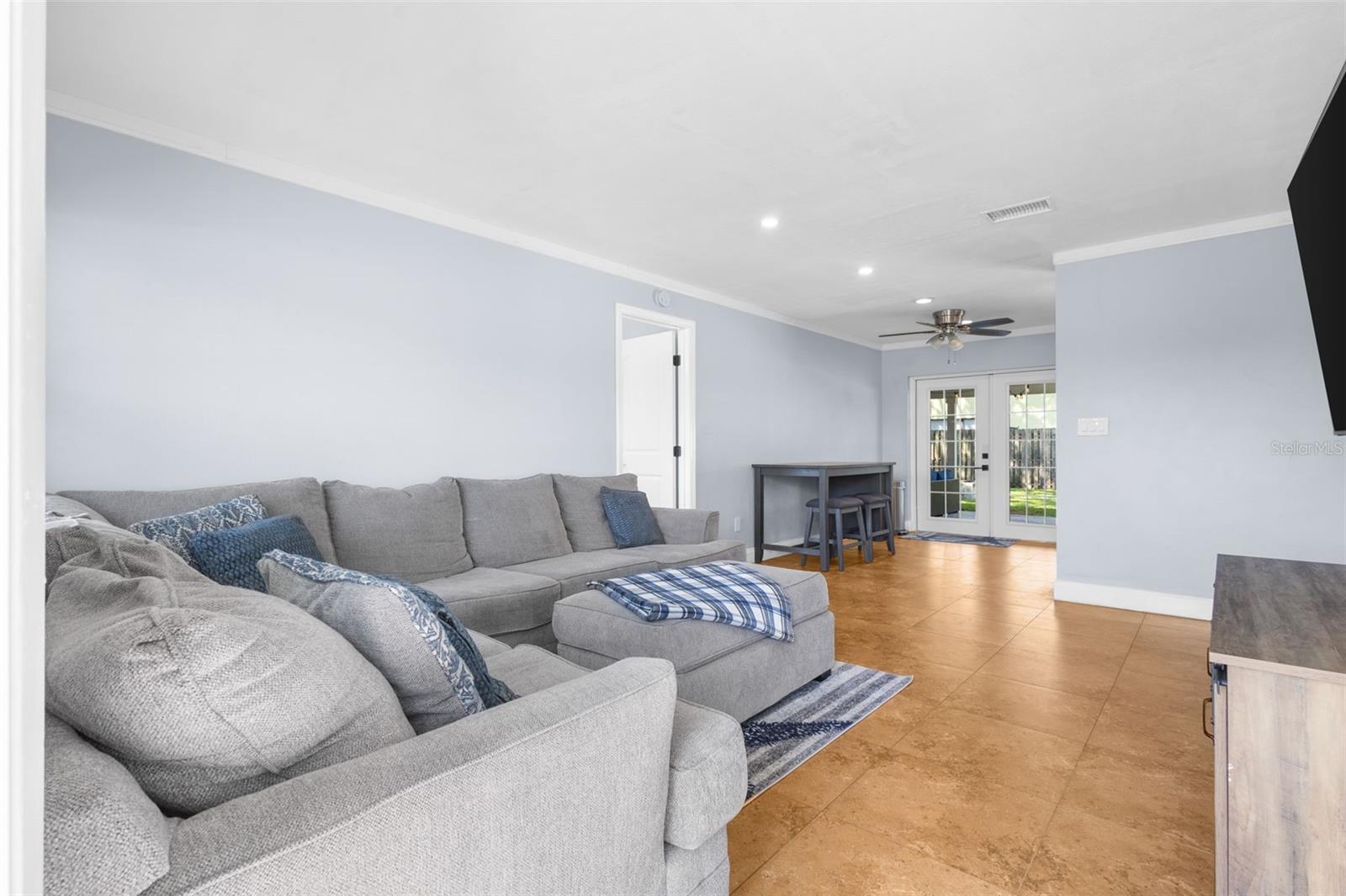 TROPICAL TERRACE UNIT 4 - Residential Lease