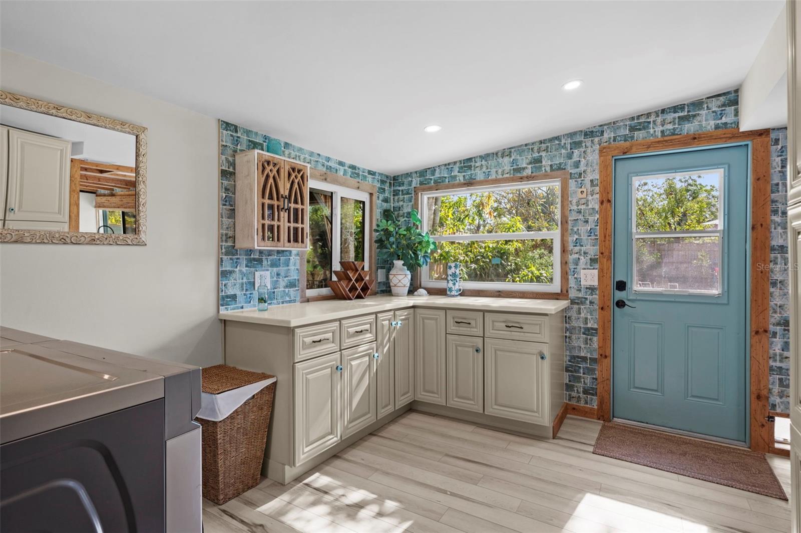 TUCKERS SUB - Residential