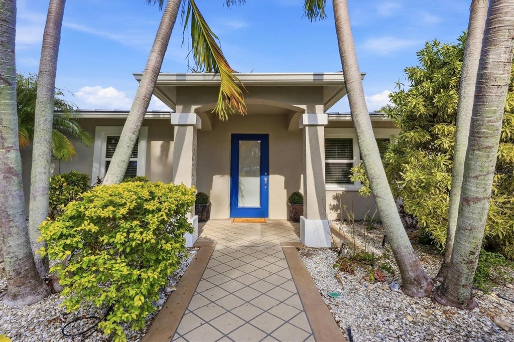 Photo of 7313 Starfish Drive, Sarasota, FL 34231 (MLS # A4709965)